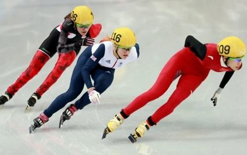 中国比赛vs外国比赛滑冰