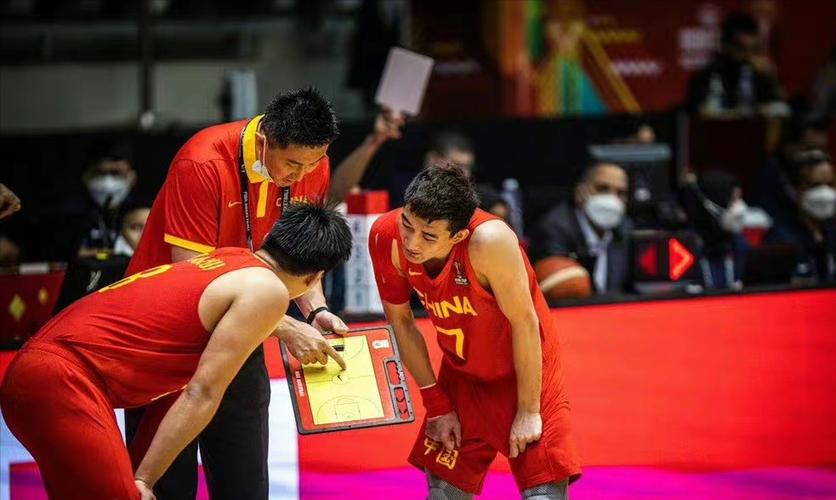 中国队男篮vs印尼的相关图片